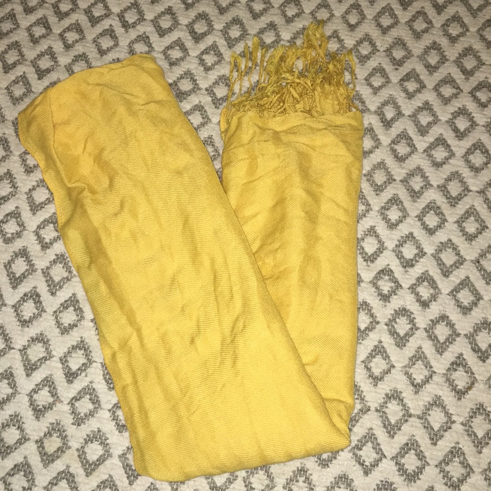 Super cute yellow scarf!